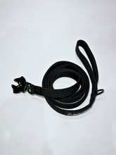 Load image into Gallery viewer, Tactical dog leash in Black with zinc-alloy frog clip