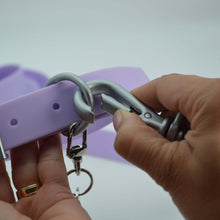 Load image into Gallery viewer, Waterproof dog leash D-ring attachment point close-up
